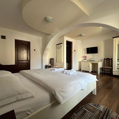 Hotel Casa Poenaru Kimpulung Mołdawski Zewnętrze zdjęcie